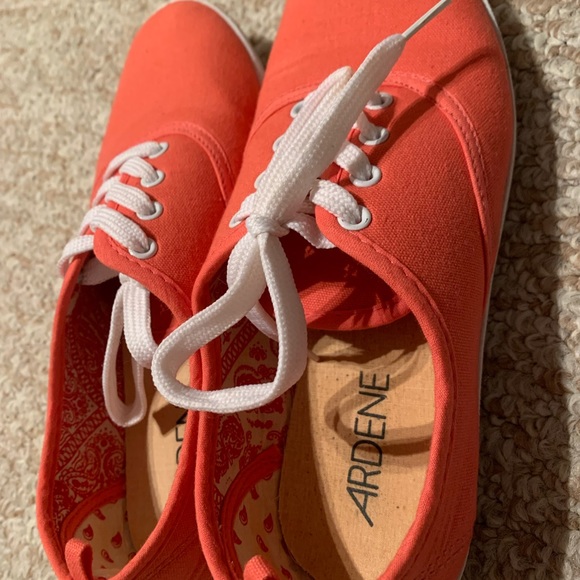 Ardene women shoes size 6 - Picture 2 of 2